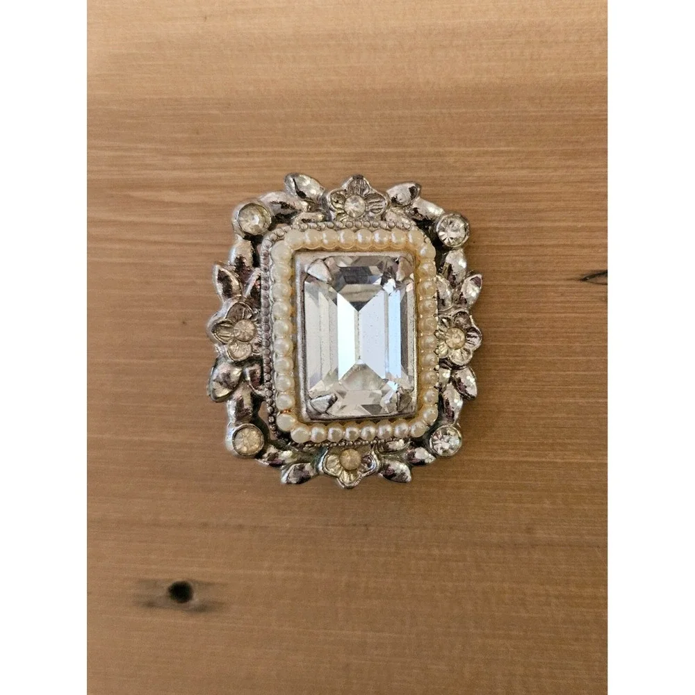 Vintage CORO Brooch -  Rhinestone Faceted Crystal White Pearl - Brooch - Classic